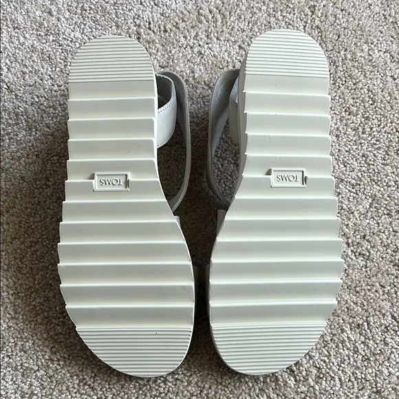 ❤️ $75 ❤️ NWOT TOMS Women's Sidney Tread Sandals