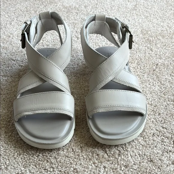❤️ $75 ❤️ NWOT TOMS Women's Sidney Tread Sandals