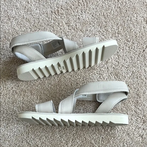 ❤️ $75 ❤️ NWOT TOMS Women's Sidney Tread Sandals