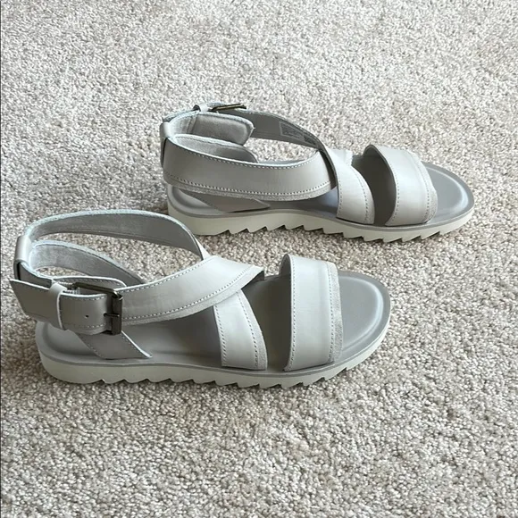 ❤️ $75 ❤️ NWOT TOMS Women's Sidney Tread Sandals