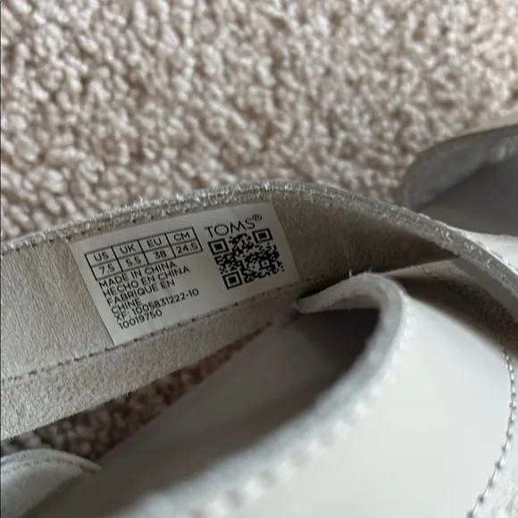 ❤️ $75 ❤️ NWOT TOMS Women's Sidney Tread Sandals