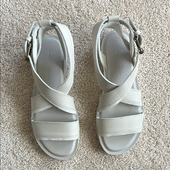❤️ $75 ❤️ NWOT TOMS Women's Sidney Tread Sandals