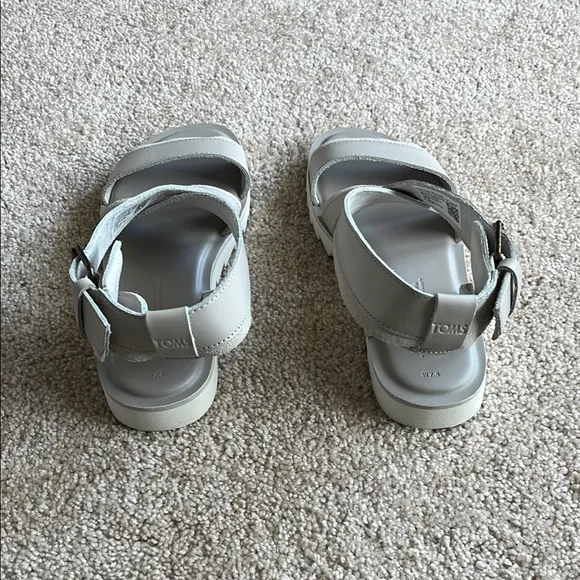 ❤️ $75 ❤️ NWOT TOMS Women's Sidney Tread Sandals