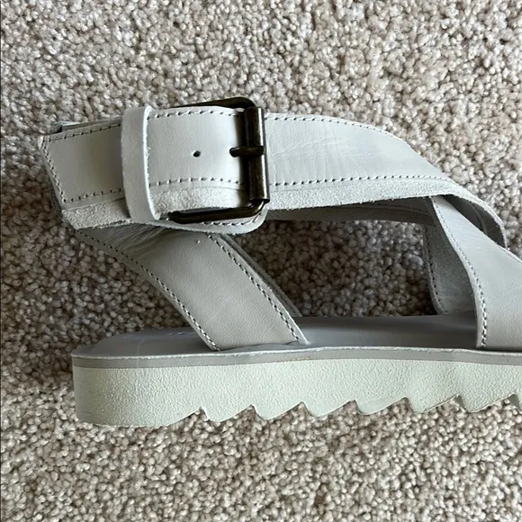 ❤️ $75 ❤️ NWOT TOMS Women's Sidney Tread Sandals