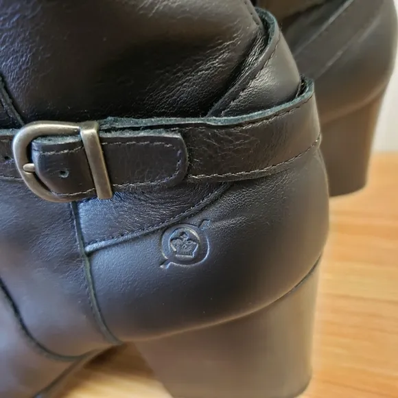 🎁 Born Esla Black Leather Boots