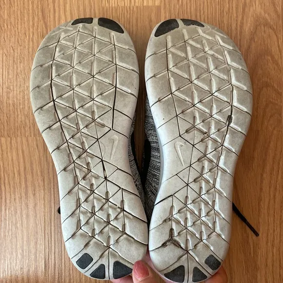 ❤️ Nike Free RN Fly Knit Sneakers Grey Black Size 8 1/2