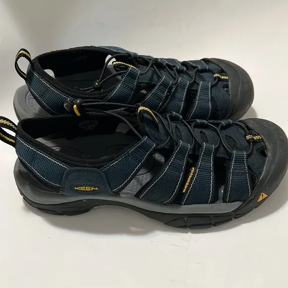 1. KEEN Newport H2 Men's Navy/Medium Gray Hybrid Sandal