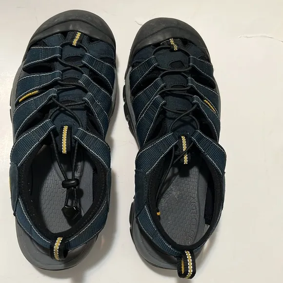 1. KEEN Newport H2 Men's Navy/Medium Gray Hybrid Sandal