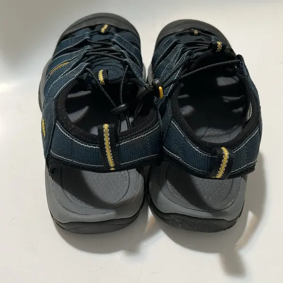 1. KEEN Newport H2 Men's Navy/Medium Gray Hybrid Sandal