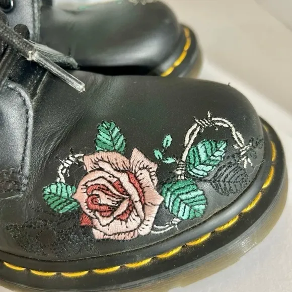 1460 VONDA FLORAL LEATHER LACE UP BOOTS size 5 Doc Martens