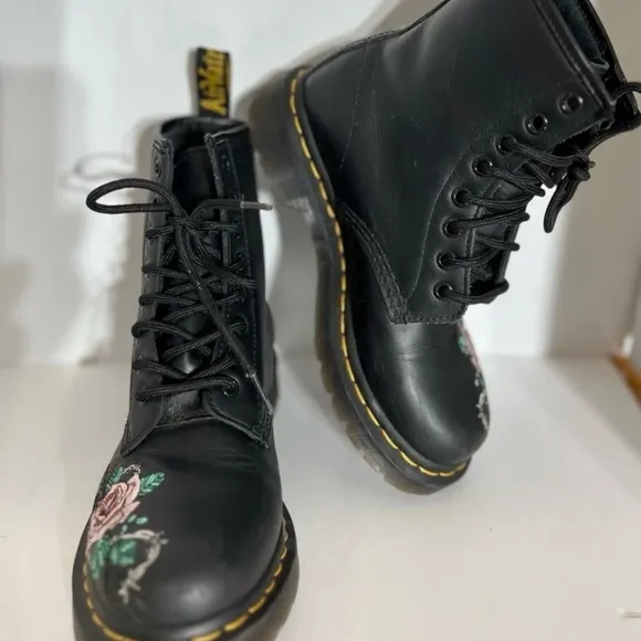 1460 VONDA FLORAL LEATHER LACE UP BOOTS size 5 Doc Martens