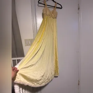 70s butter yellow and cream floral lace slip dress cottagecore fairy vintage