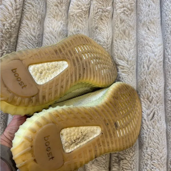 adidas Authentic Yeezy Boost 350 V2 color Butter Men’s US 10 Sneakers