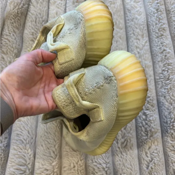 adidas Authentic Yeezy Boost 350 V2 color Butter Men’s US 10 Sneakers