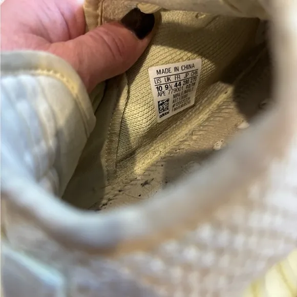 adidas Authentic Yeezy Boost 350 V2 color Butter Men’s US 10 Sneakers