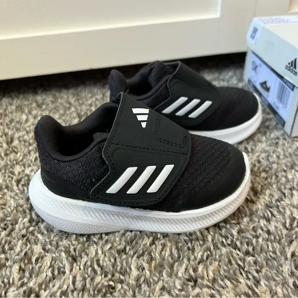 Adidas Baby NIB New Toddler Black White Run Falcon 3.0‎ Sneakers Size 5