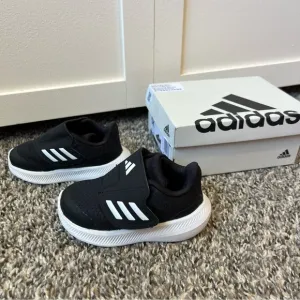 Adidas Baby NIB New Toddler Black White Run Falcon 3.0‎ Sneakers Size 5