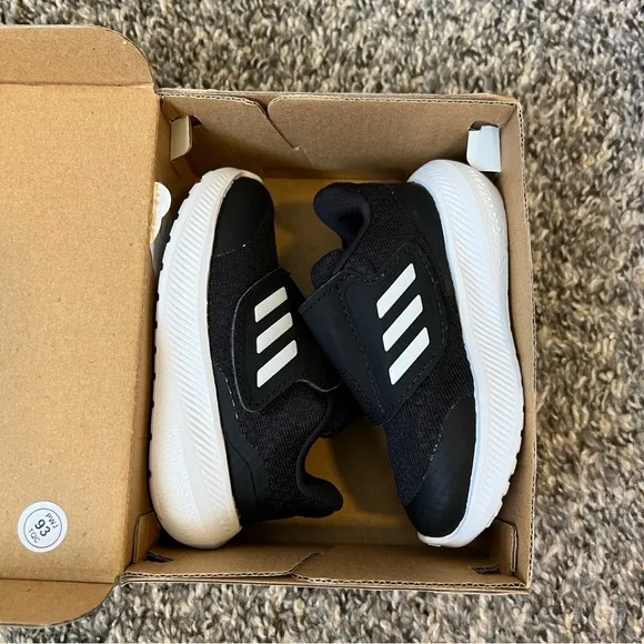 Adidas Baby NIB New Toddler Black White Run Falcon 3.0‎ Sneakers Size 5