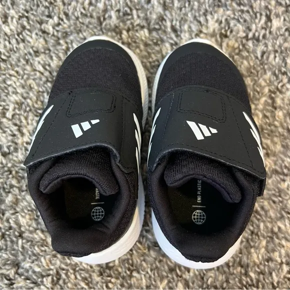 Adidas Baby NIB New Toddler Black White Run Falcon 3.0‎ Sneakers Size 5