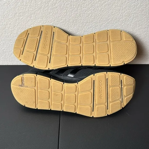 Adidas Swift Run 1.0 sneakers