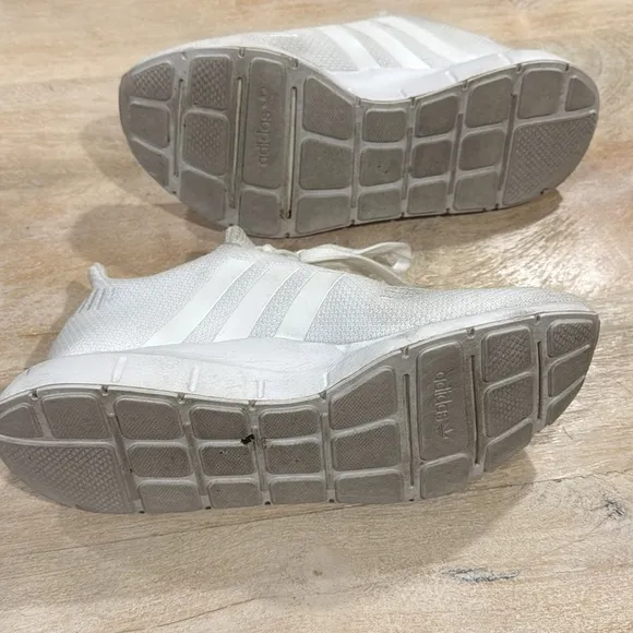 Adidas SWIFT RUN 1.0  Sneakers