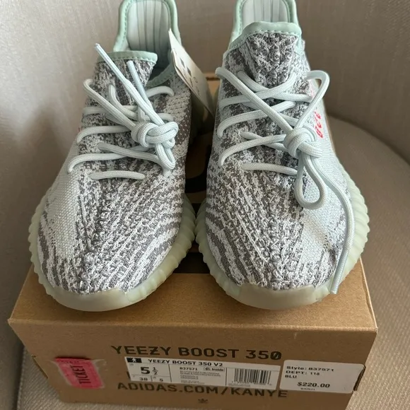 adidas Yeezy Boost 350 V2 Blue Tint Kids Size 5.5