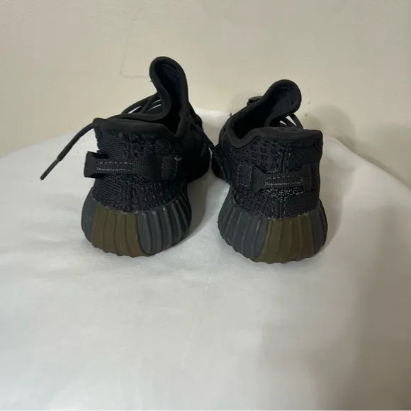 Adidas Yeezy Boost 350 V2 Youth Pirate Black Prime Knit Low Top Sneakers Sz 2.5Y