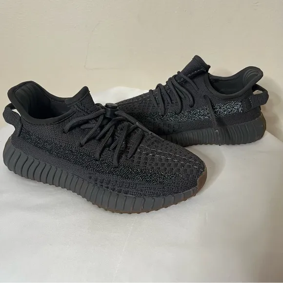 Adidas Yeezy Boost 350 V2 Youth Pirate Black Prime Knit Low Top Sneakers Sz 2.5Y