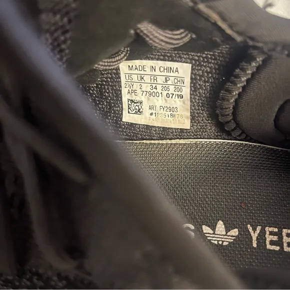 Adidas Yeezy Boost 350 V2 Youth Pirate Black Prime Knit Low Top Sneakers Sz 2.5Y