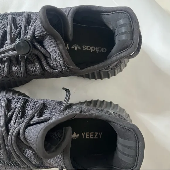 Adidas Yeezy Boost 350 V2 Youth Pirate Black Prime Knit Low Top Sneakers Sz 2.5Y
