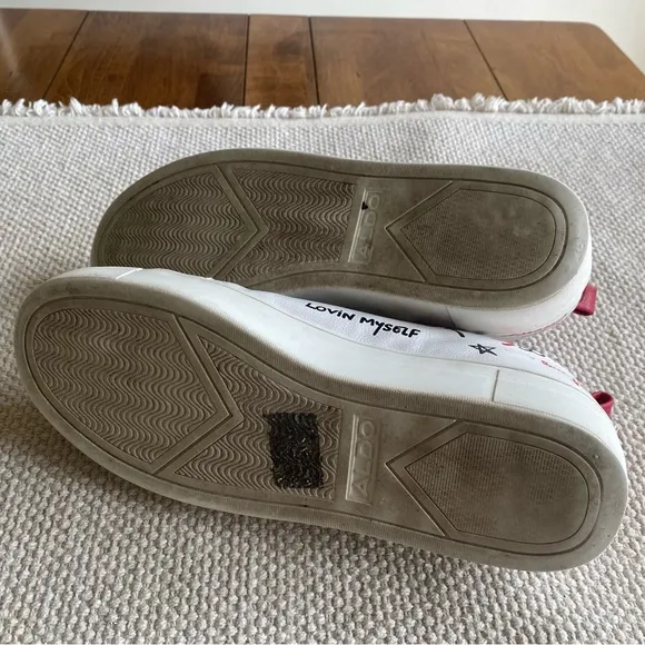 Aldo Umiassa Love So Cute Print Faux Leather White Low Top Sneakers Size 7.5