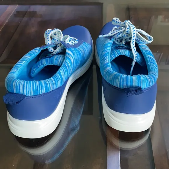 Alegria Traq Qest Blue Sneakers.