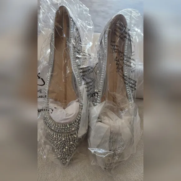ALEX MARIE Jewel Point Toe Flats NWT