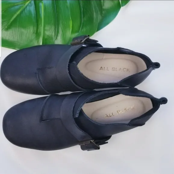 ALL BLACK FOOTWEAR EUC! Genuine Leather Loafers Sz 7