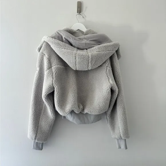 ALO Foxy Sherpa Jacket in Light Gray S