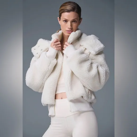 ALO Foxy Sherpa Jacket in Light Gray S