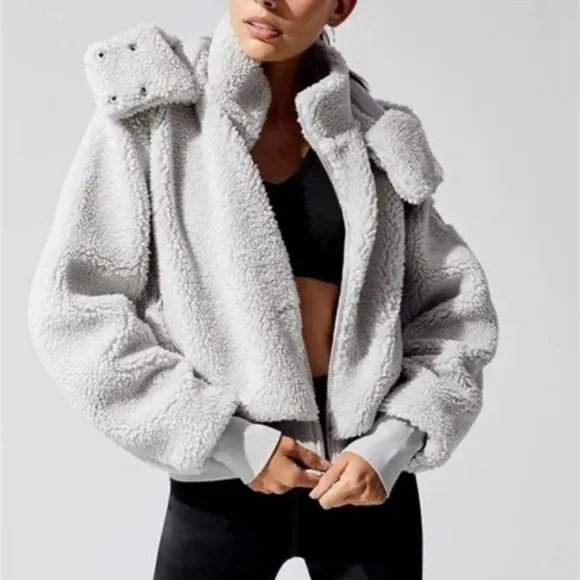 ALO Foxy Sherpa Jacket in Light Gray S
