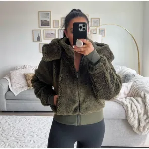 ALO Foxy Sherpa Jacket in Light Gray S