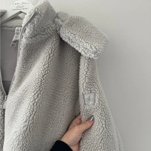 ALO Foxy Sherpa Jacket in Light Gray S