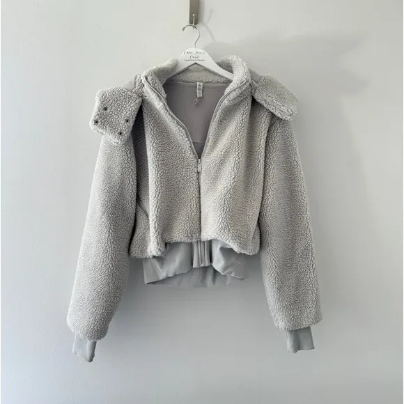 ALO Foxy Sherpa Jacket in Light Gray S