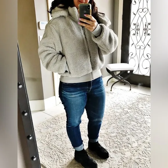 ALO Foxy Sherpa Jacket in Light Gray S