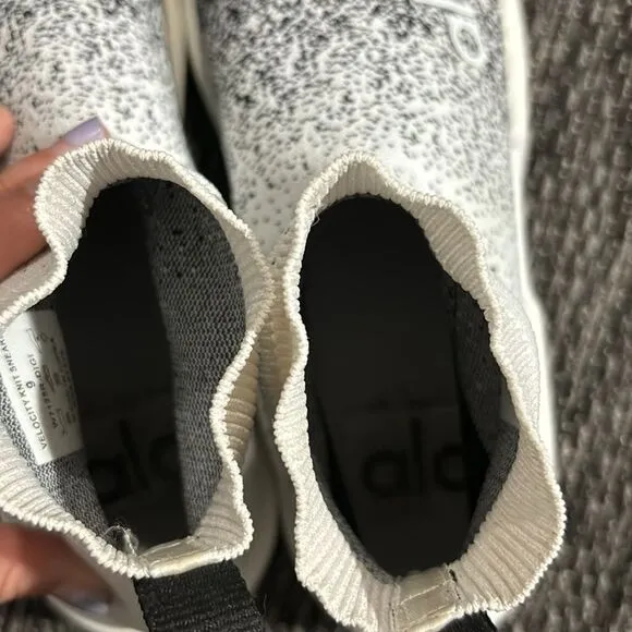 Alo yoga velocity knit sneakers