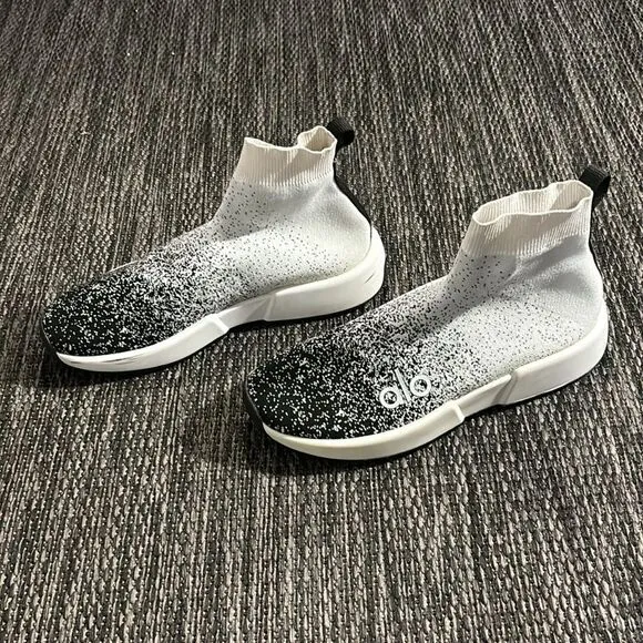 Alo yoga velocity knit sneakers