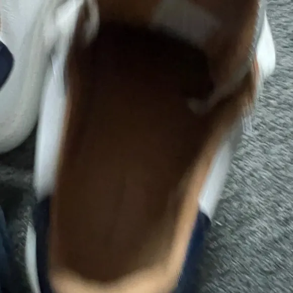 Alohas WHITE AND BLUE LEATHER SNEAKERS, size 9