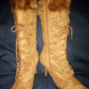 &quot; FUR - TRIMMED  FAUX SUEDE &quot; Heeled Boots