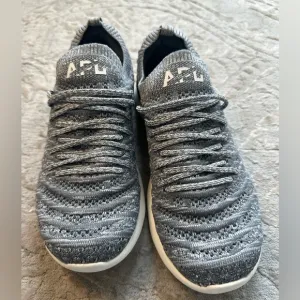 APL Athletic Propulsion Labs Techloom Wave Gray Knit Sneakers Size 7.5