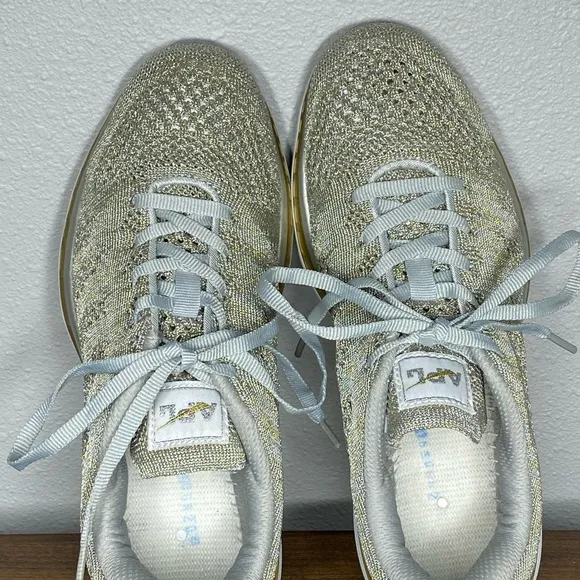 Apl Metallic Athletic Proloom Sneakers Athletic Jog Walk  Sz 7.5
