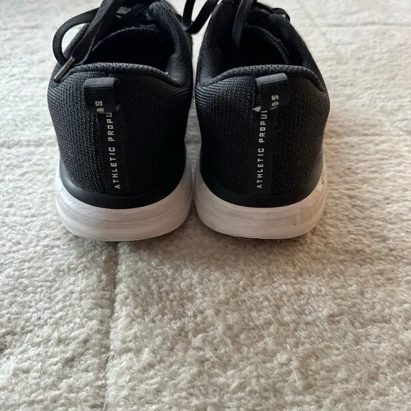 APL Women’s Techloom Pro sneakers size 9 black and white