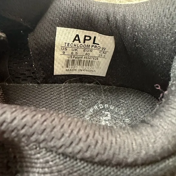 APL Women’s Techloom Pro sneakers size 9 black and white