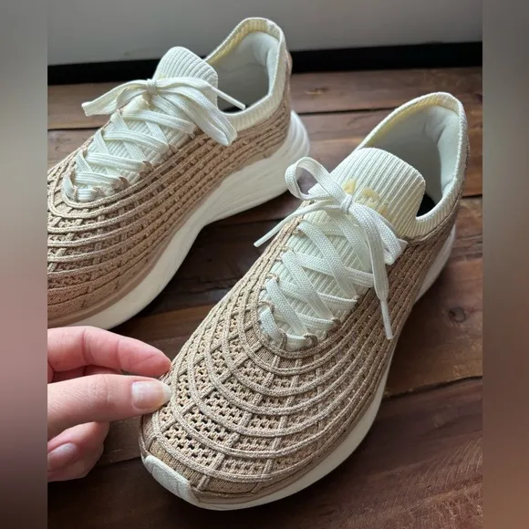 APL Women's TechLoom Zipline Champagne/ Bronze Metallic Athletic Sneakers Size 6